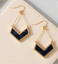 Load image into Gallery viewer, V-Shaped Dangle Earring
